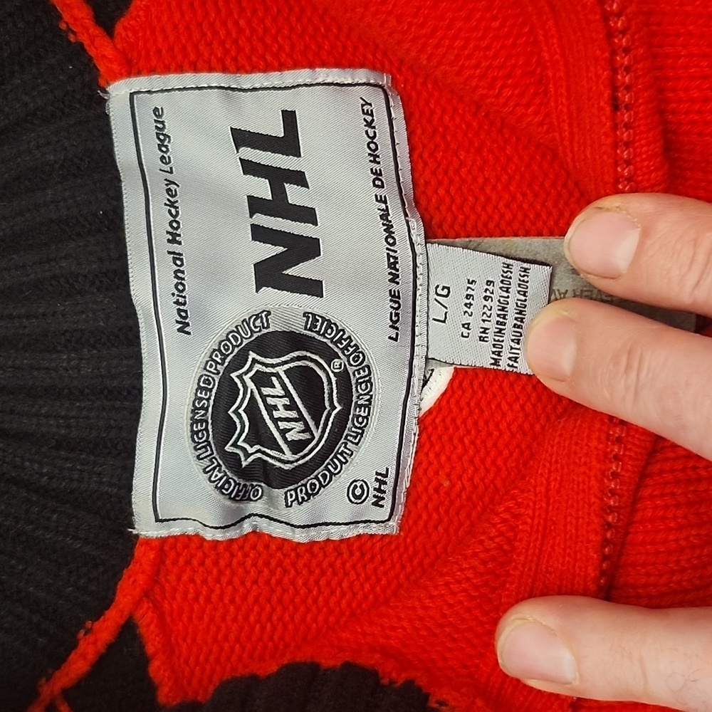 NHL  men's  Red and Black knit Ottawa Senators Sweater Large like new - Picture 3 of 6
